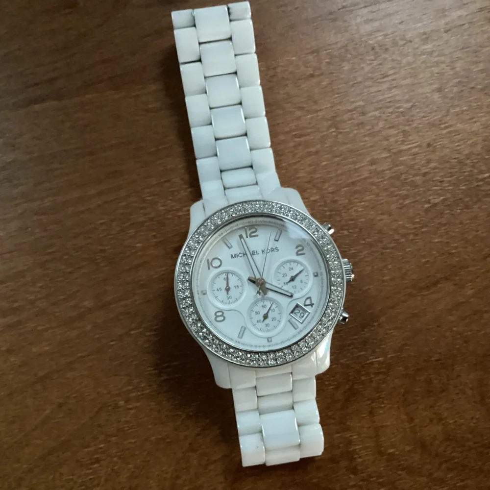 Michael Kors Runway White Dial Ceramic Strap Glitz Women’s Watch MK5188
